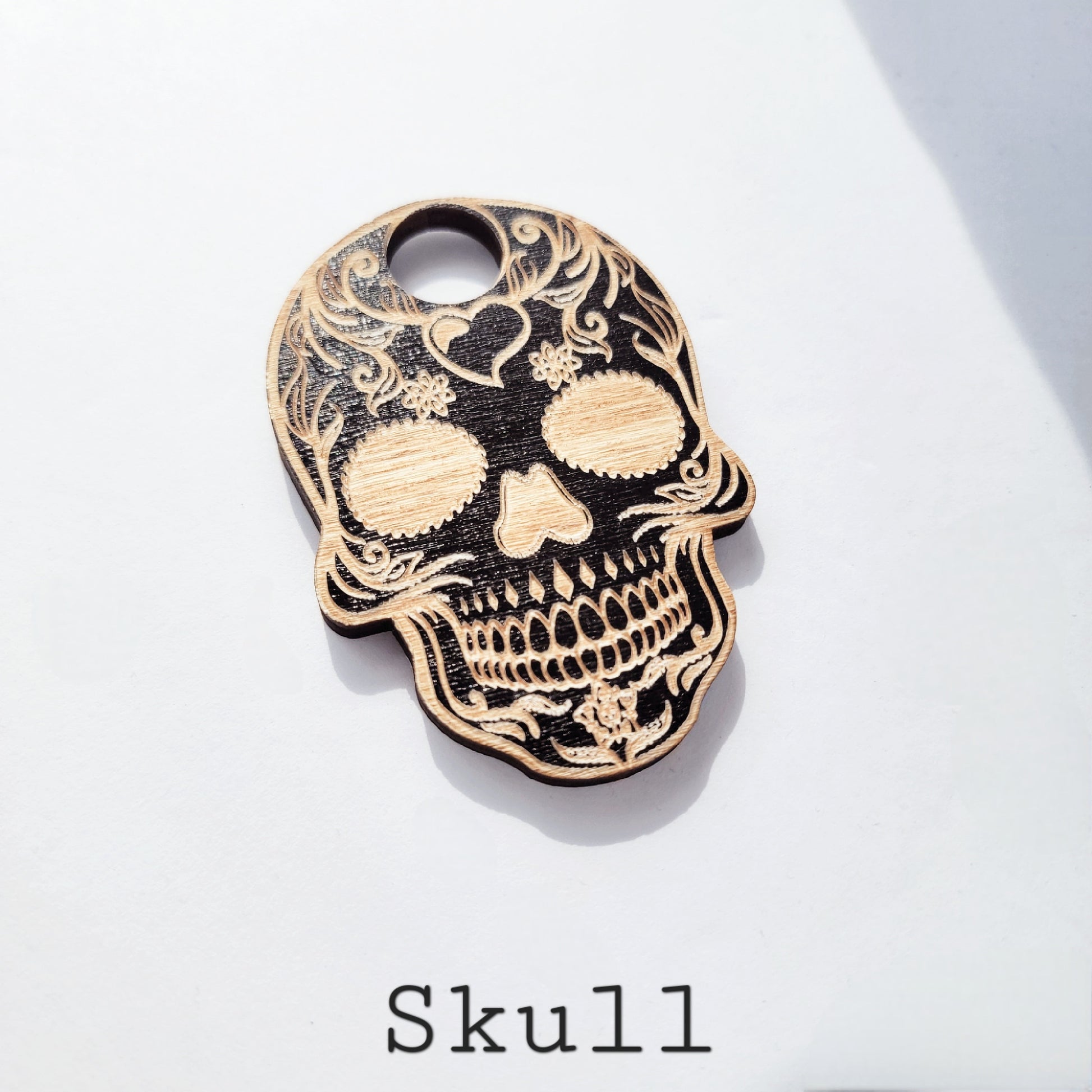skull design sphere holder