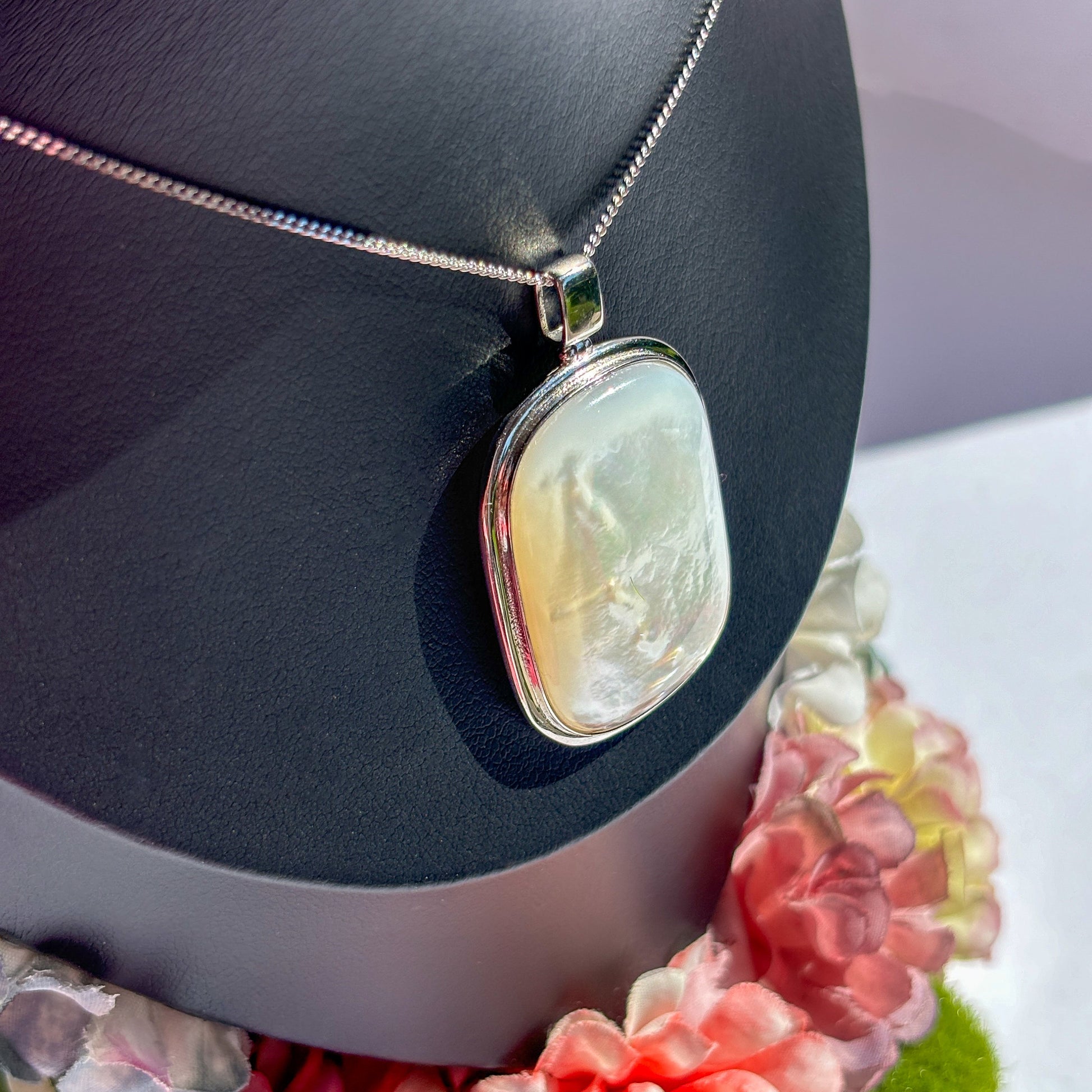 Mother of Pearl Shell Pendant Necklace