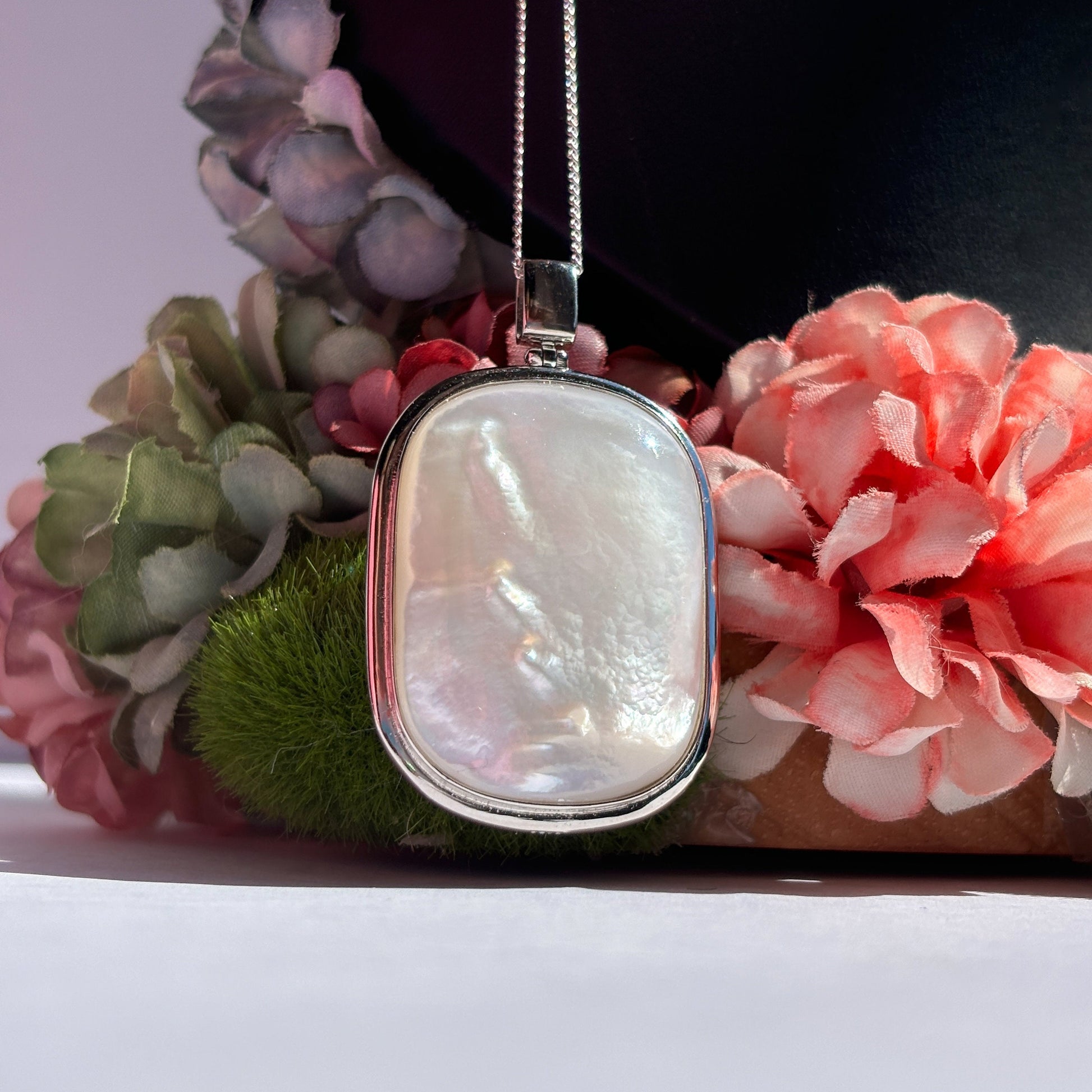 Mother of Pearl Shell Pendant Necklace