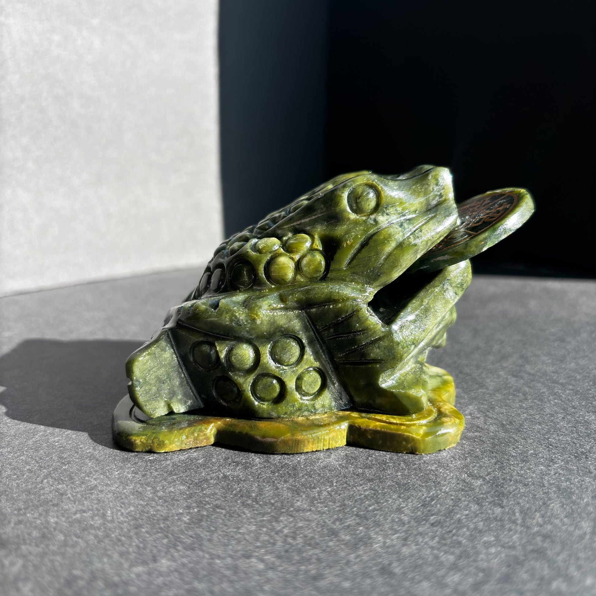 Money Frog Nephrite Green Jade Statue