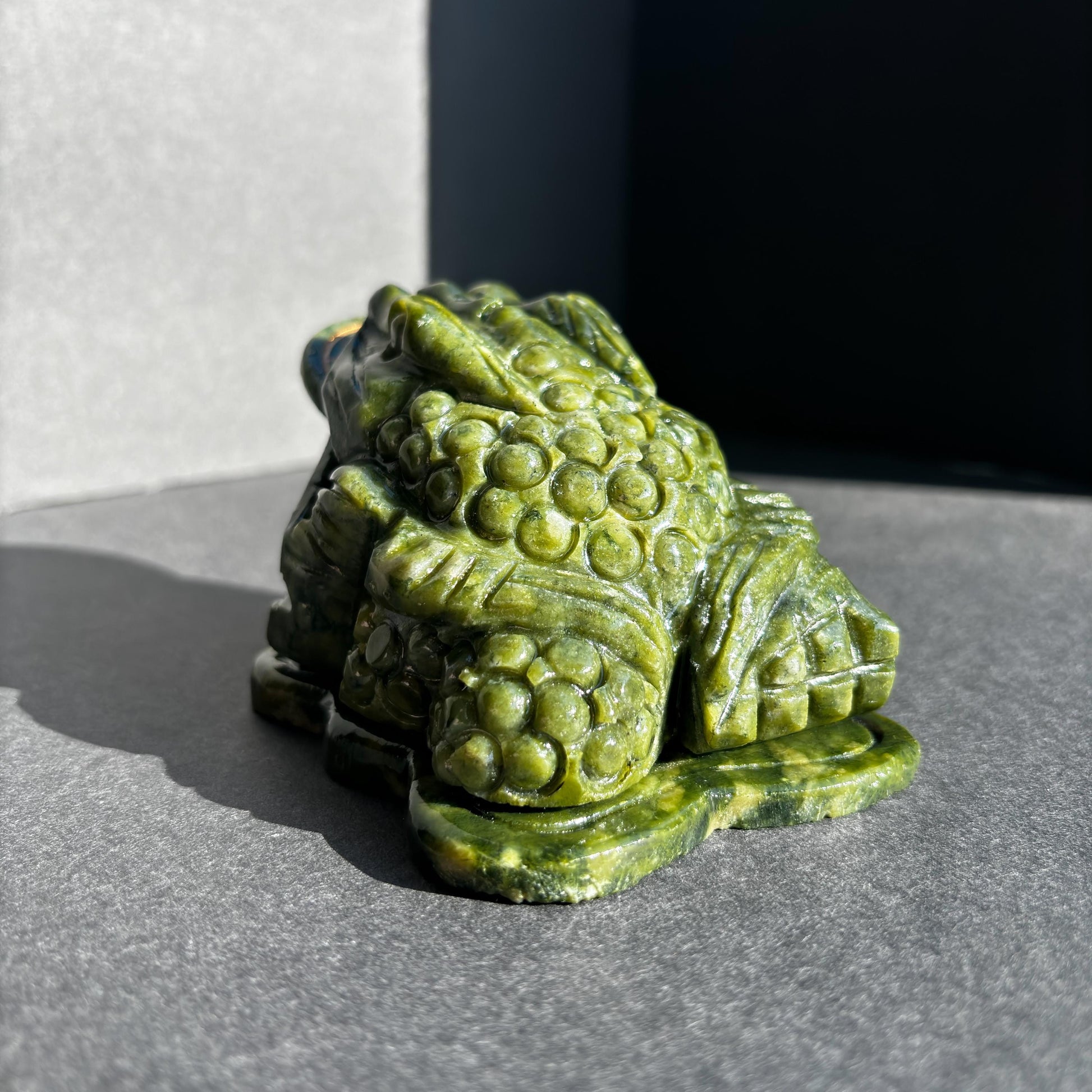 Money Frog Nephrite Green Jade Statue