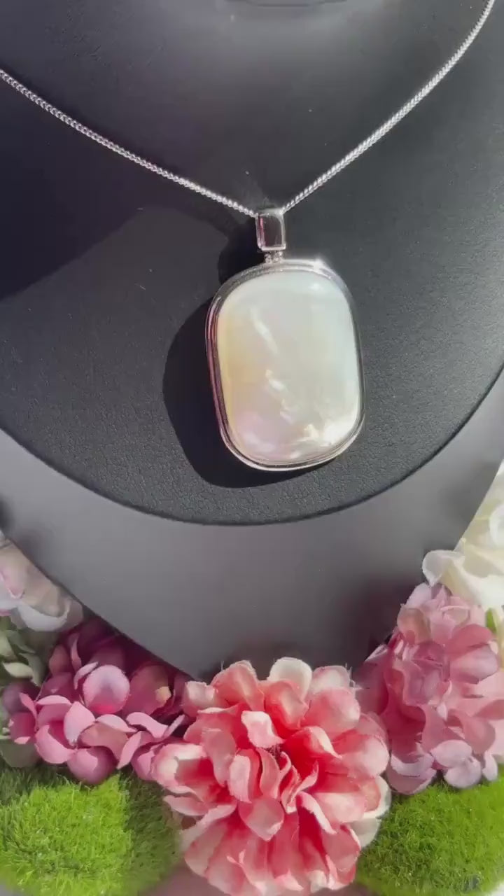 Mother of Pearl Shell Pendant Necklace