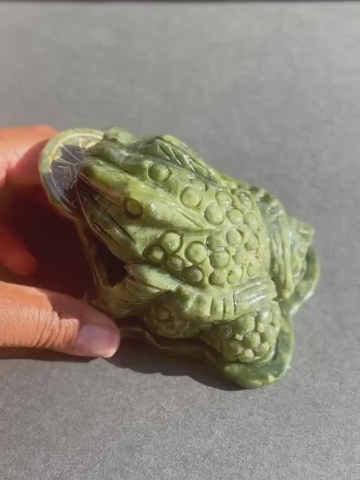 Money Frog Nephrite Green Jade Statue